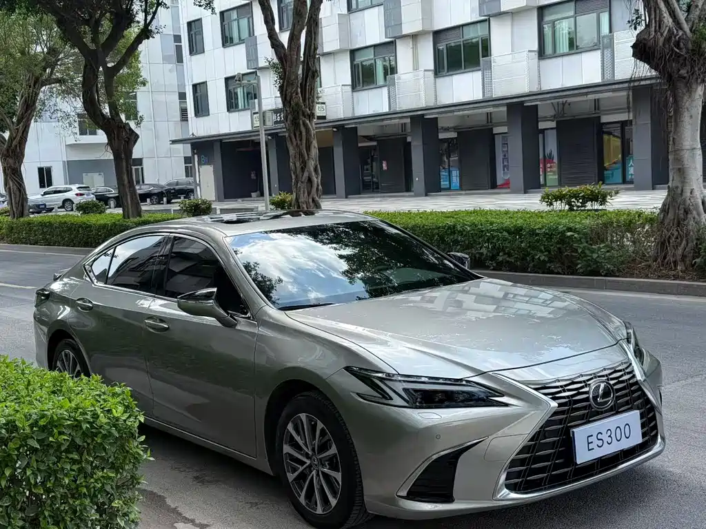 Lexus ES — миниатюра 2