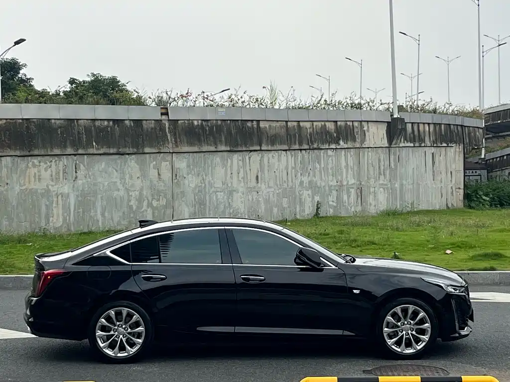 Cadillac CT5 — миниатюра 8