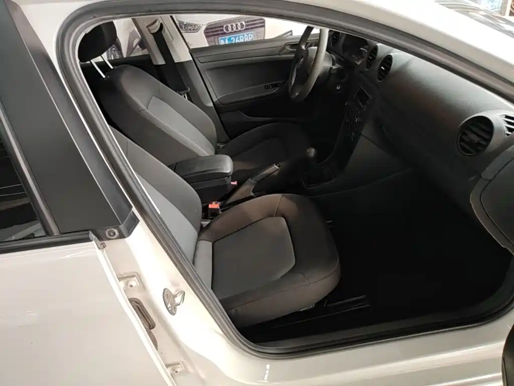 Volkswagen Jetta — миниатюра 25
