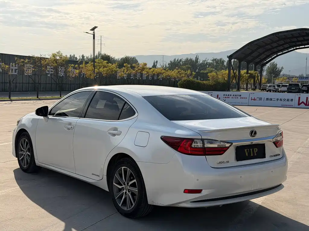 Lexus ES — миниатюра 8