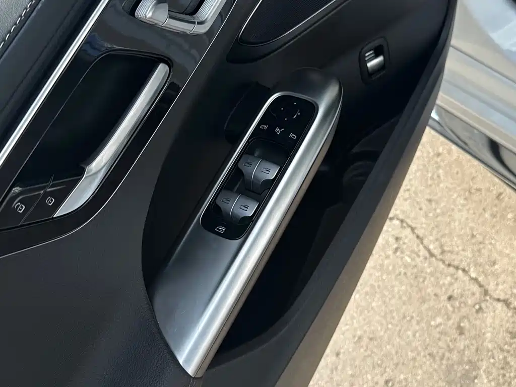 Mercedes-Benz C-Class — миниатюра 5