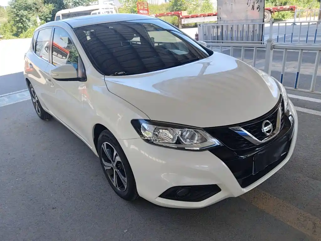 Nissan Tiida — миниатюра 4