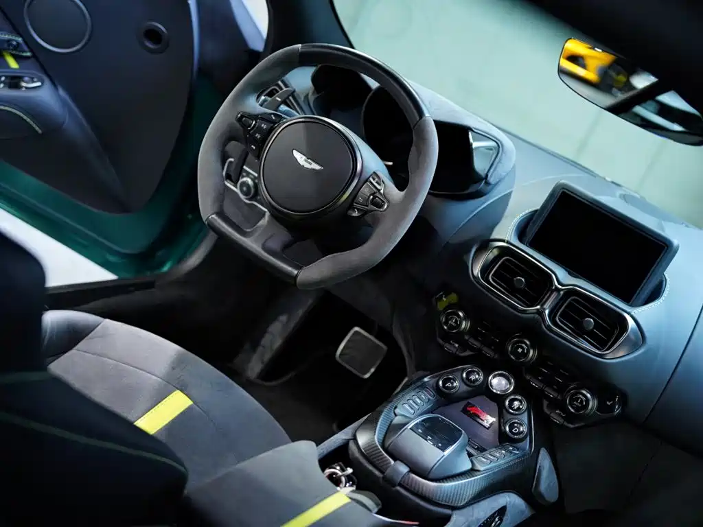 Aston Martin V8 Vantage — миниатюра 33