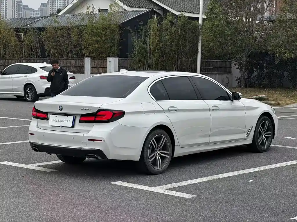 BMW 5 SERIES