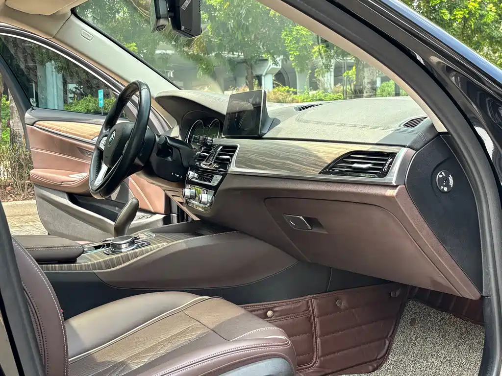 BMW 5 Series New Energy — миниатюра 13