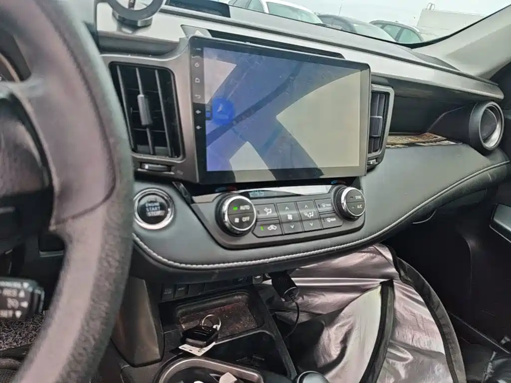 Toyota RAV4 — миниатюра 13