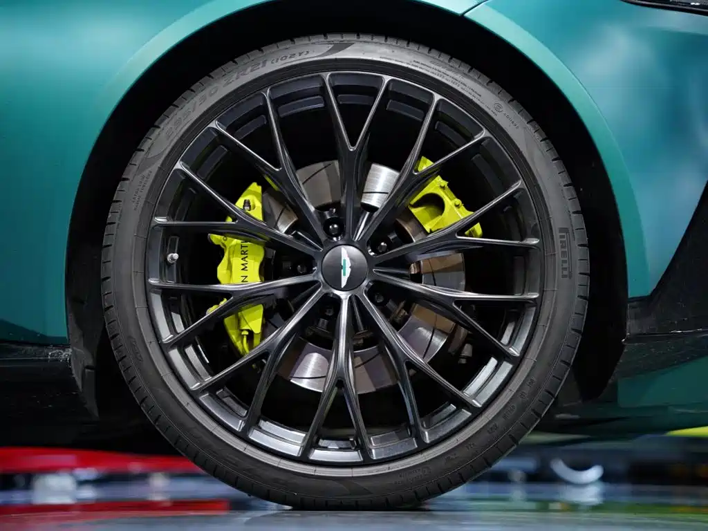 Aston Martin V8 Vantage — миниатюра 2