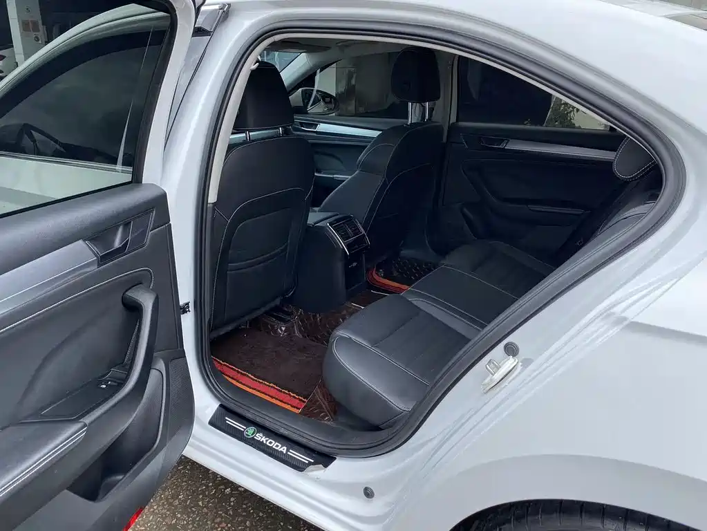 Skoda Superb — миниатюра 8