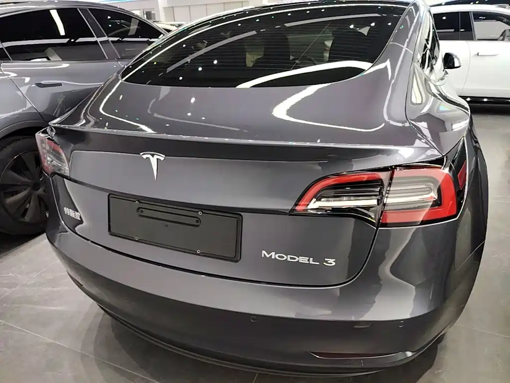 Tesla Model 3 — миниатюра 6