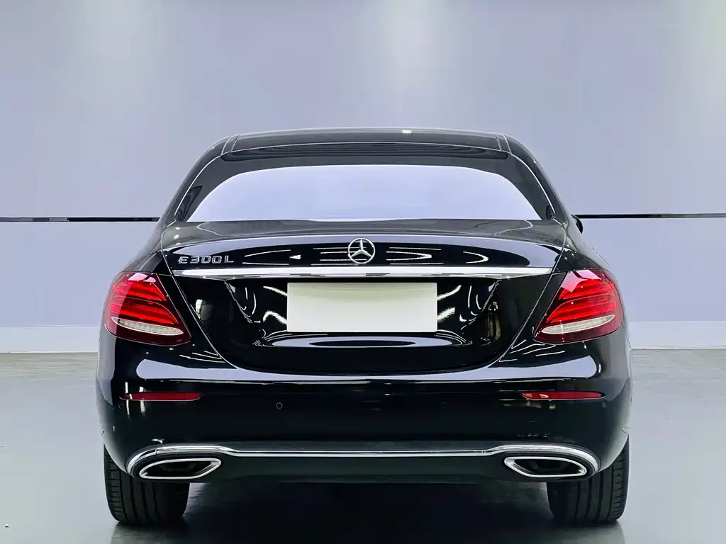 Mercedes-Benz E-Class — миниатюра 5