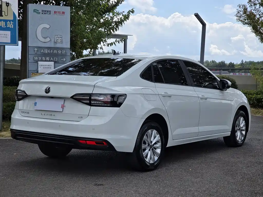 Volkswagen Lavida — миниатюра 5