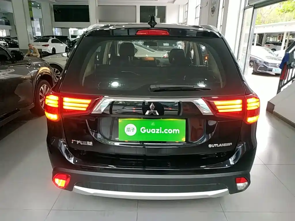 Mitsubishi Outlander — миниатюра 6