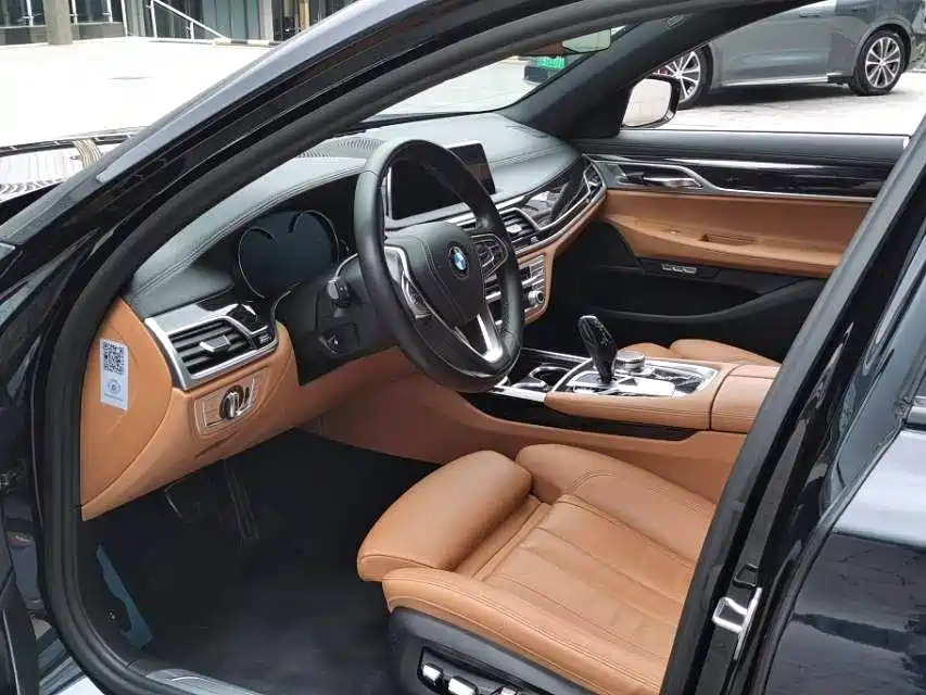 BMW 7 Series — миниатюра 4
