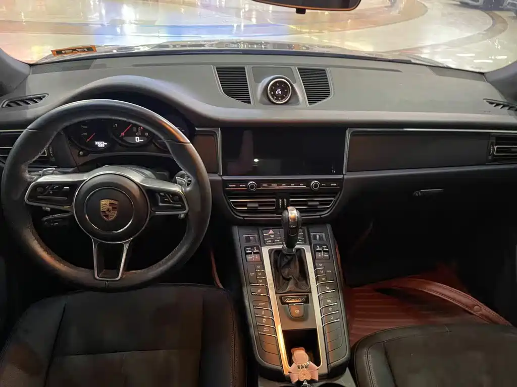 Porsche Macan — миниатюра 11