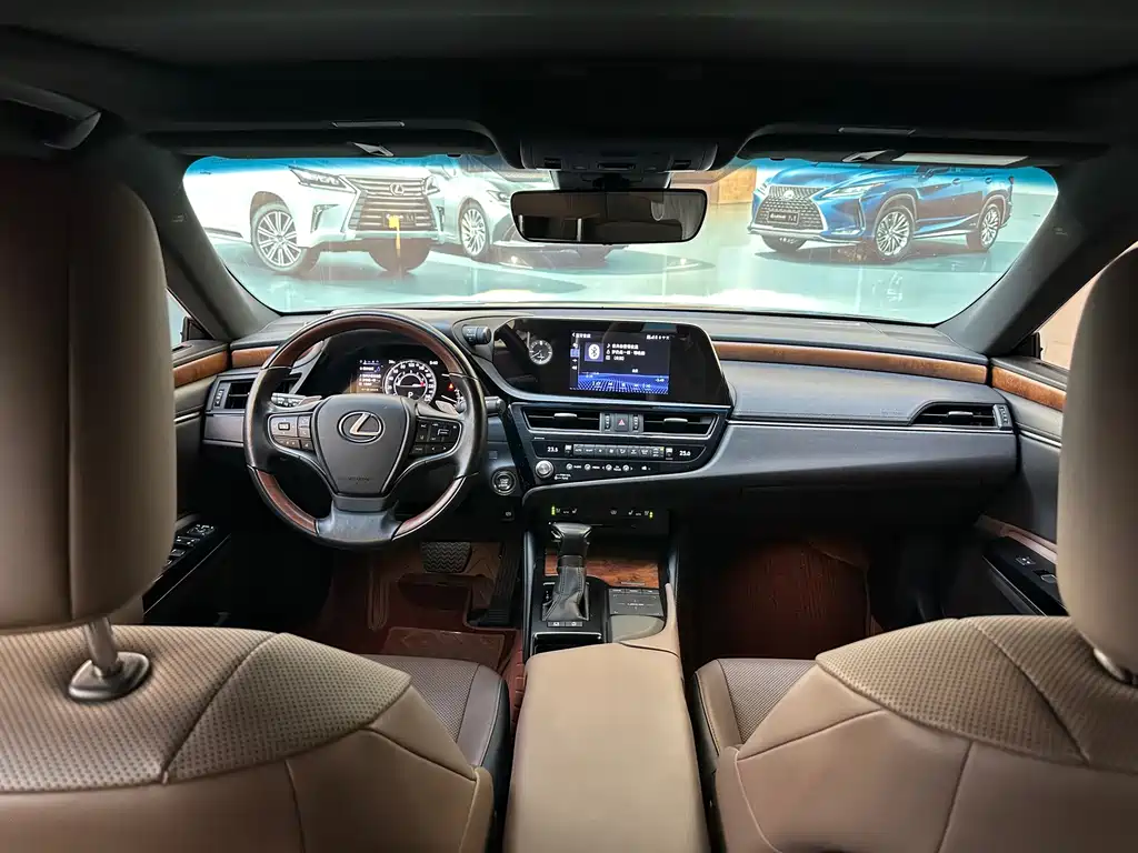 Lexus ES — миниатюра 21
