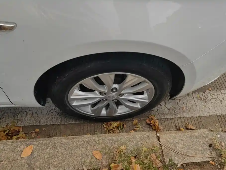 Buick Excelle — миниатюра 6