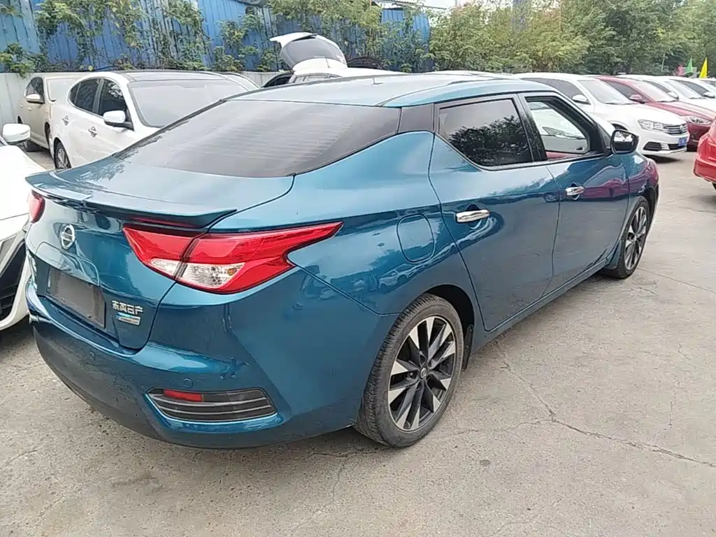 Nissan Bluebird — миниатюра 7