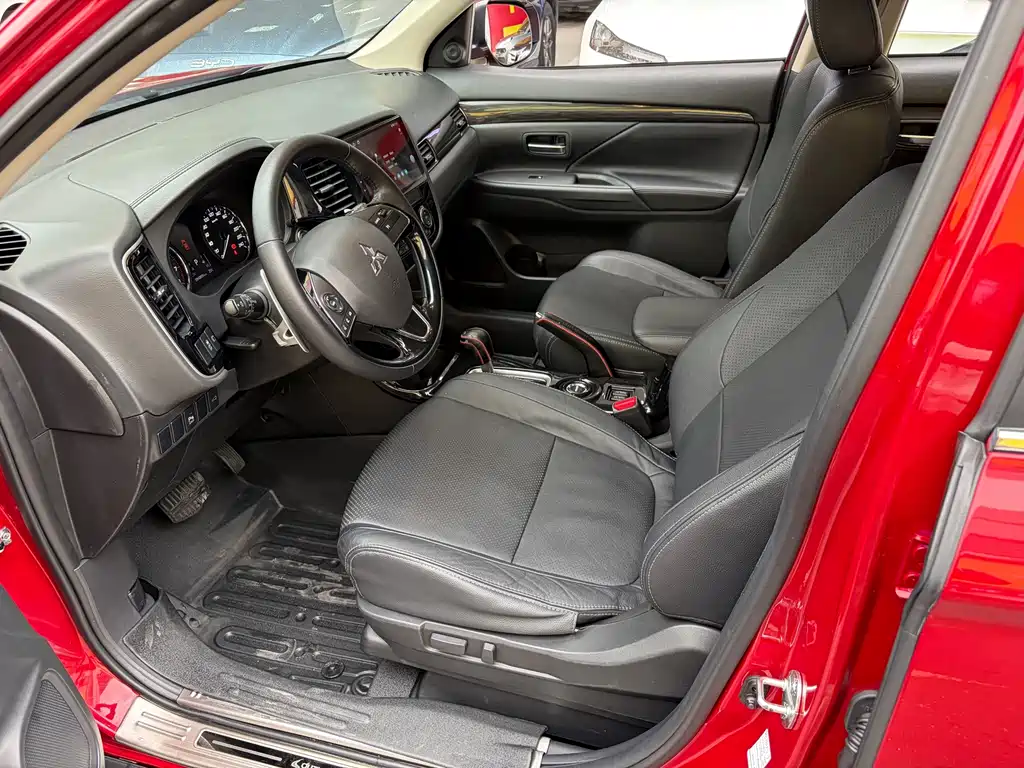 Mitsubishi Outlander — миниатюра 3
