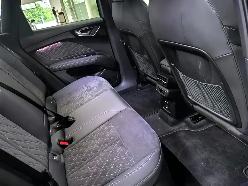 Audi Q4 e-tron — миниатюра 7