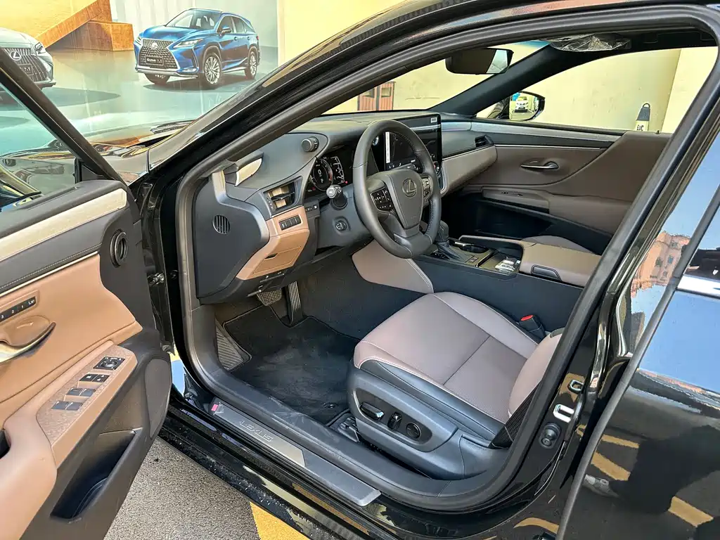 Lexus ES — миниатюра 14
