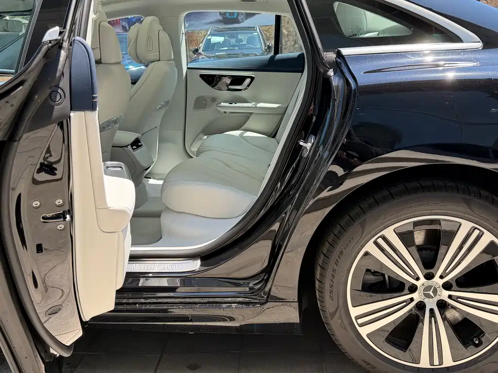 Mercedes-Benz EQE 2025 500 4MATIC Luxury