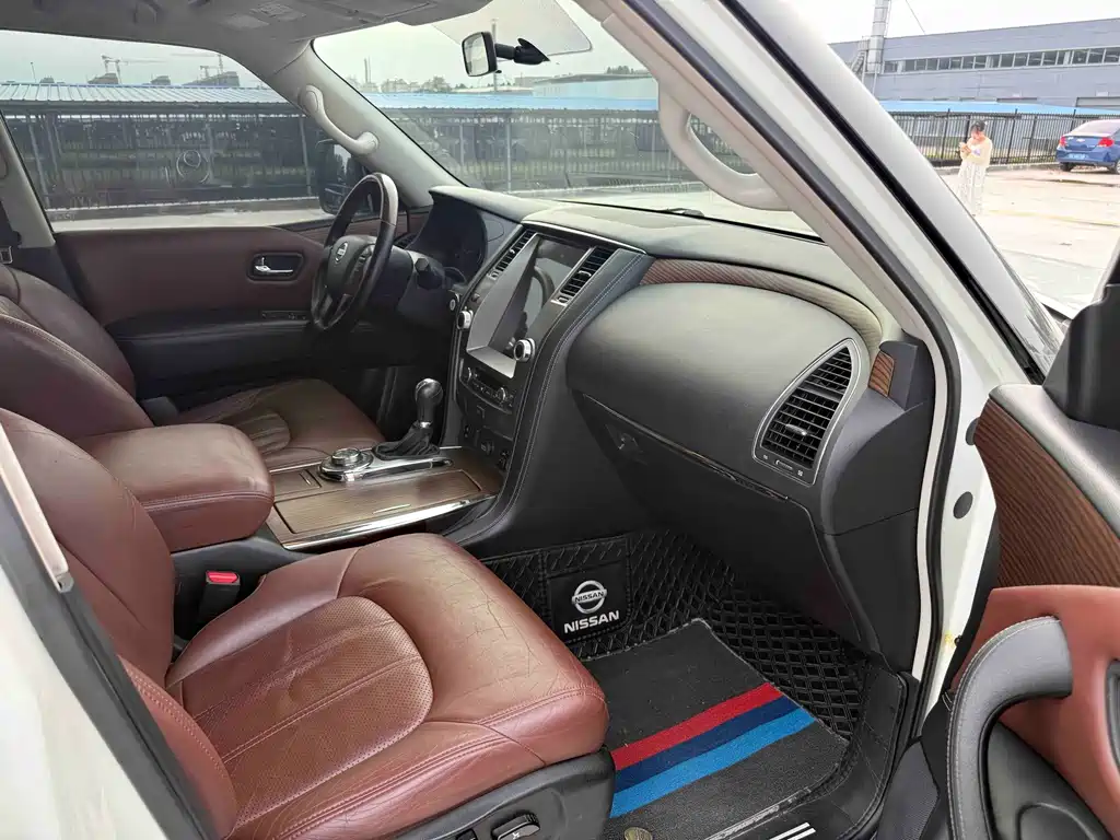 Nissan Patrol — миниатюра 18