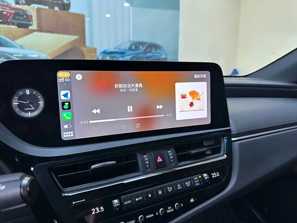 Lexus ES — миниатюра 10