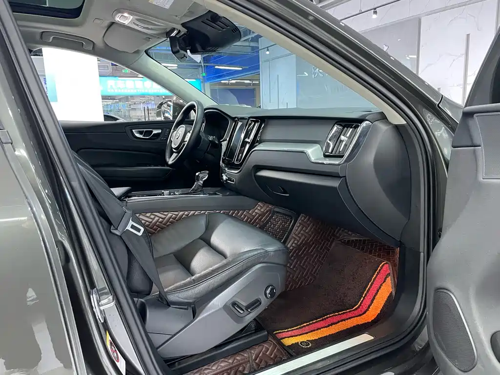 Volvo XC60 — миниатюра 8