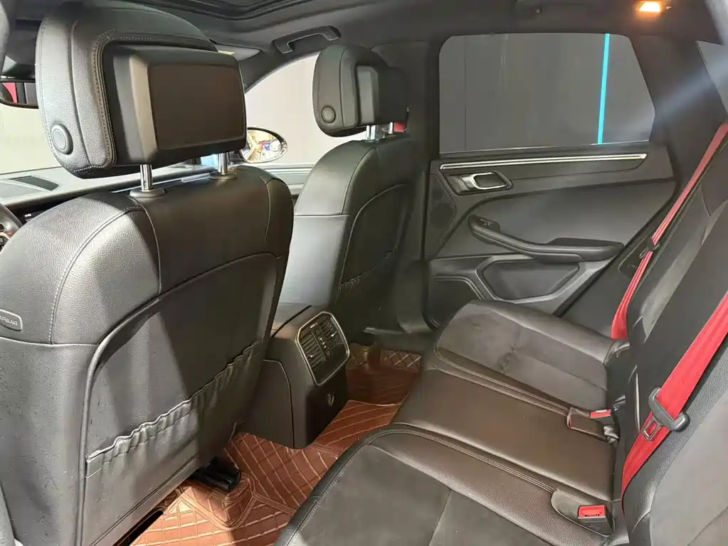 Porsche Macan — миниатюра 9
