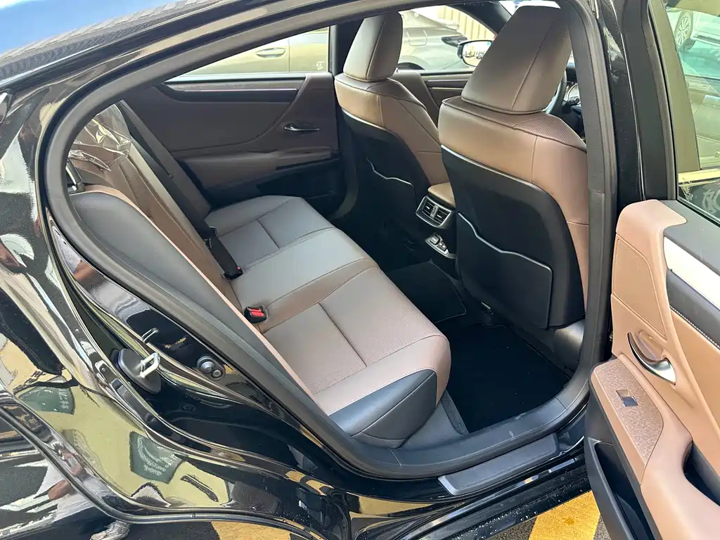 Lexus ES — миниатюра 17
