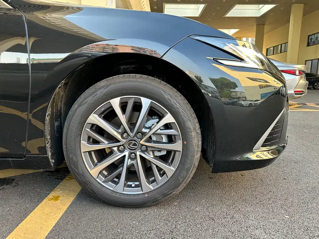 Lexus ES — миниатюра 27