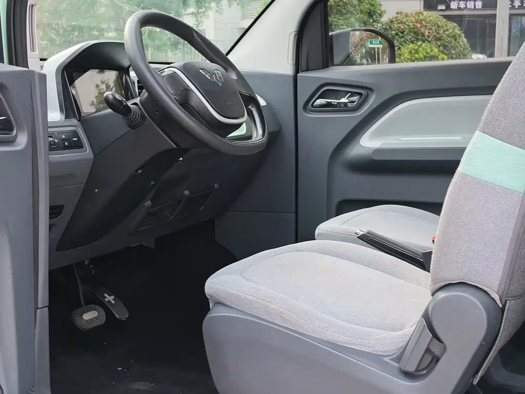 Wuling MINIEV — миниатюра 9