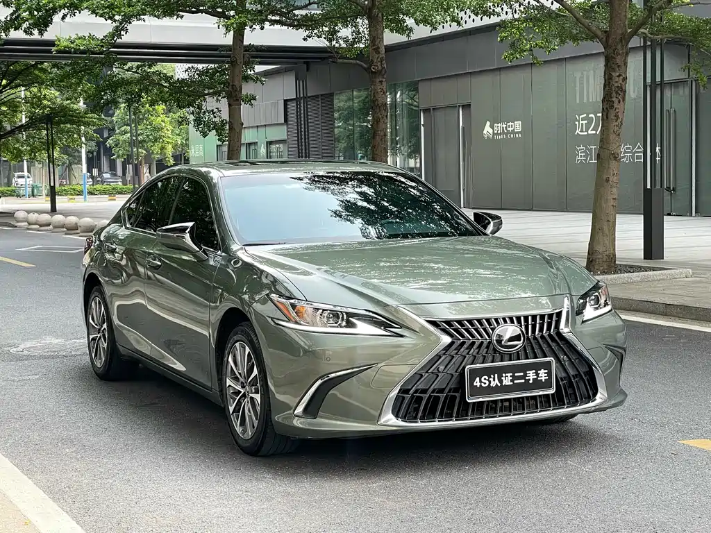 Lexus ES 2022 260