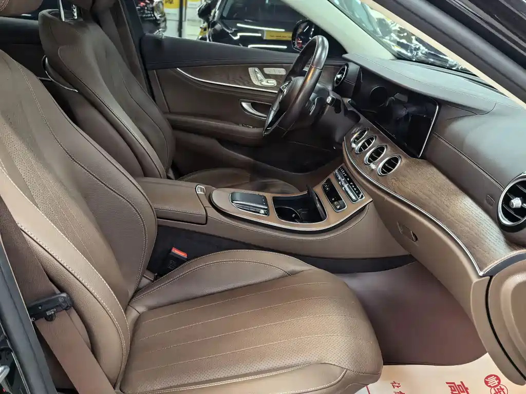 Mercedes-Benz E-Class — миниатюра 6