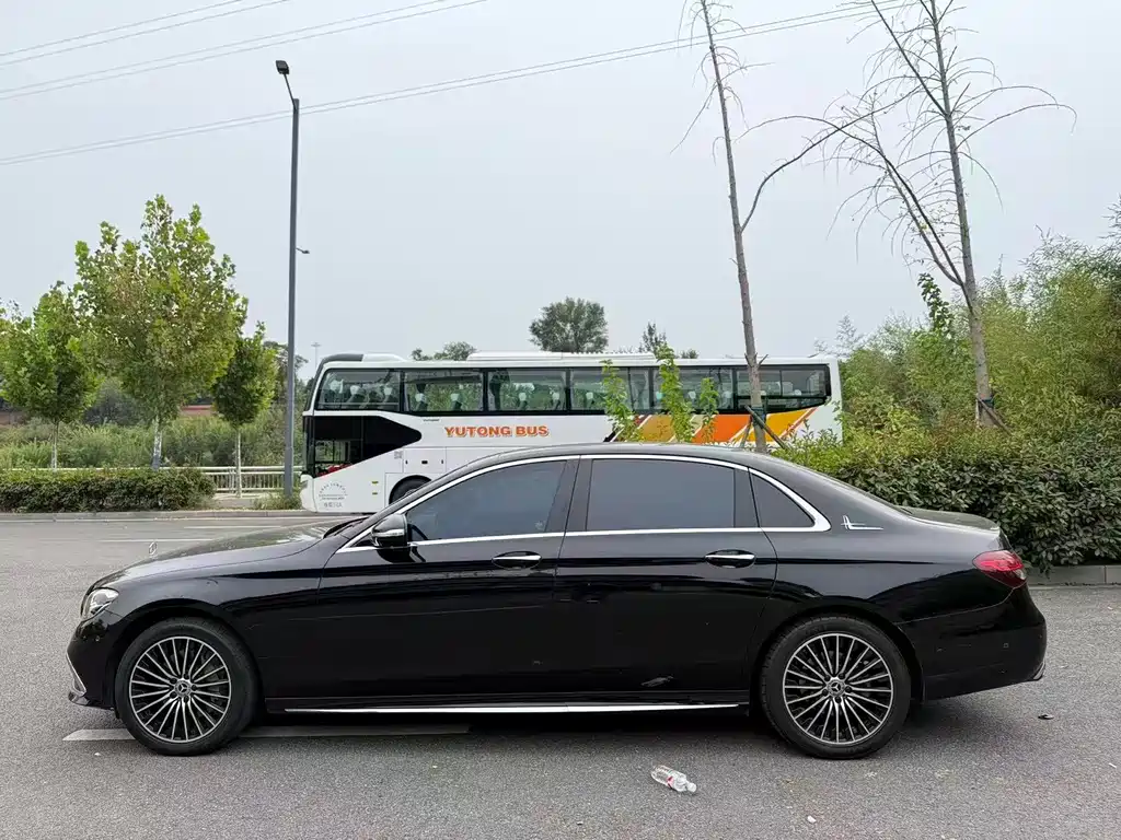 Mercedes-Benz E-Class — миниатюра 7