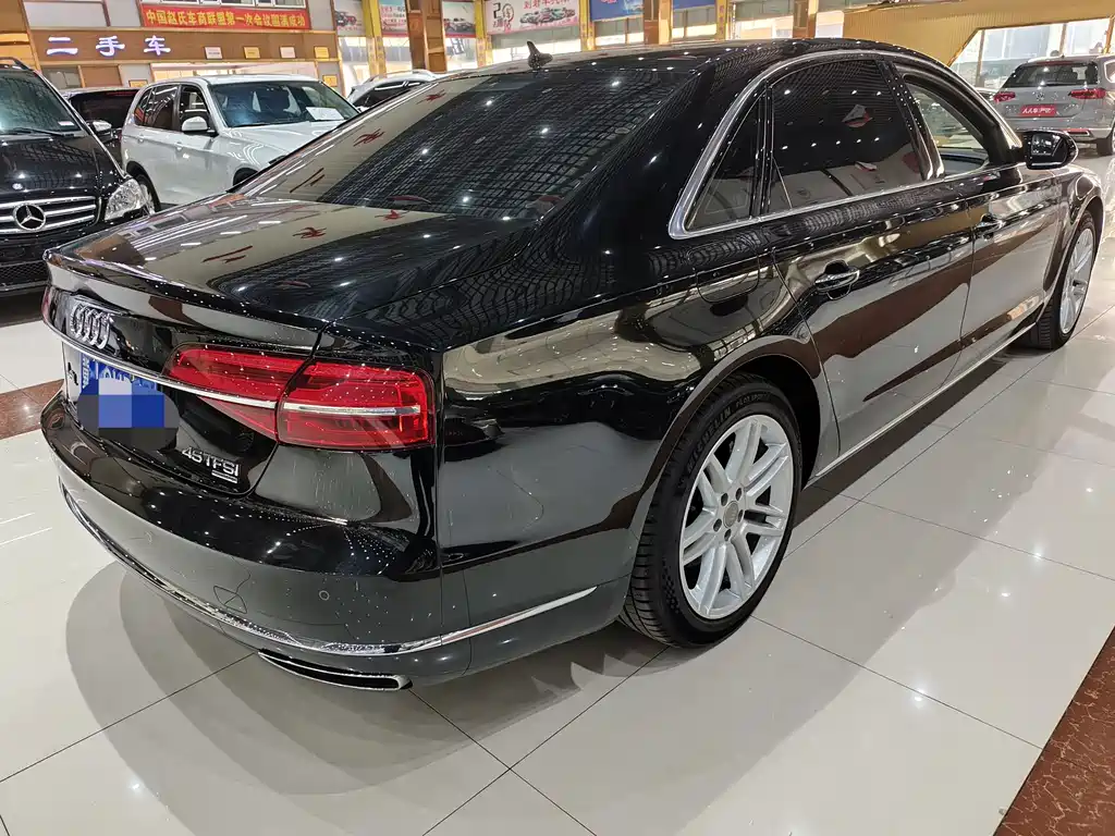 AUDI A8