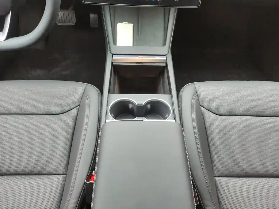 Tesla Model 3 — миниатюра 16