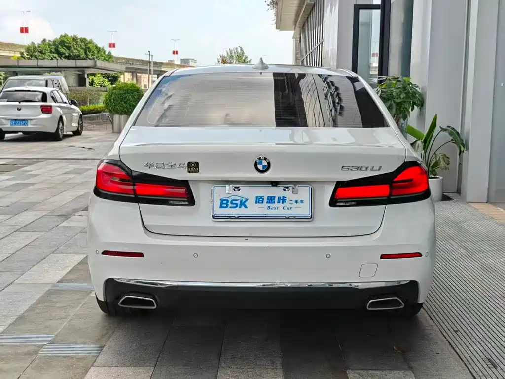 BMW 5 Series — миниатюра 4
