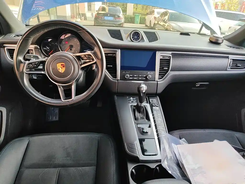 Porsche Macan — миниатюра 10