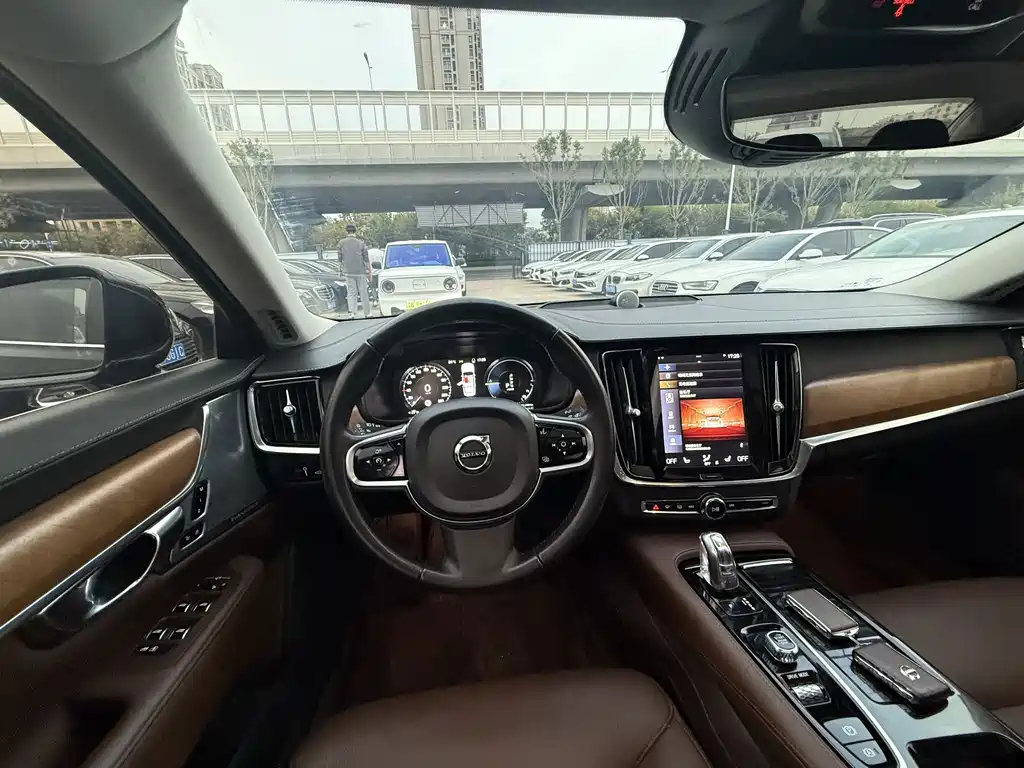 Volvo S90 PHEV — миниатюра 8