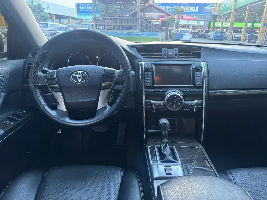 Toyota Reiz — миниатюра 5