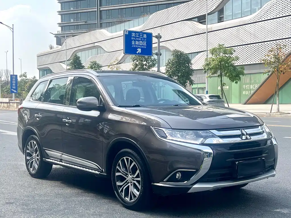 MITSUBISHI OUTLANDER
