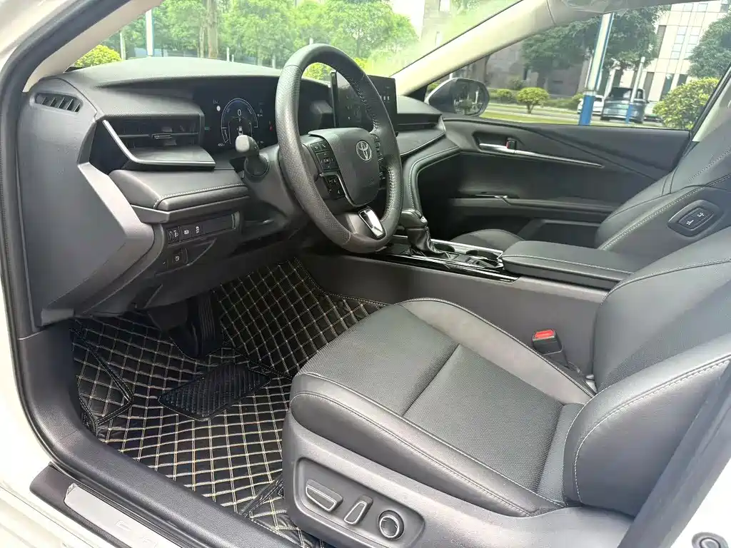 Toyota Camry — миниатюра 4
