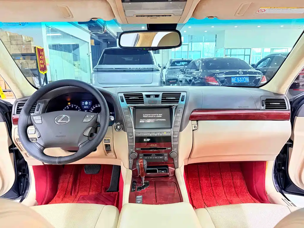 Lexus LS — миниатюра 8
