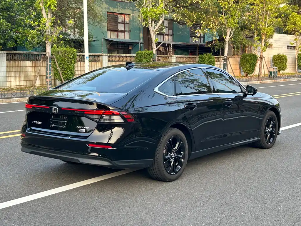 Honda Accord — миниатюра 9