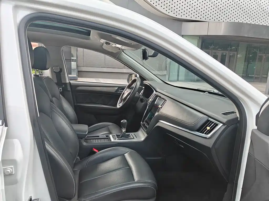 Roewe RX5 — миниатюра 6