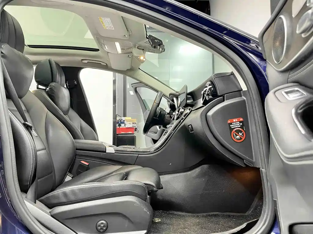 Mercedes-Benz C-Class — миниатюра 5