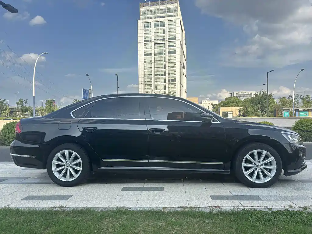 Volkswagen Passat — миниатюра 4