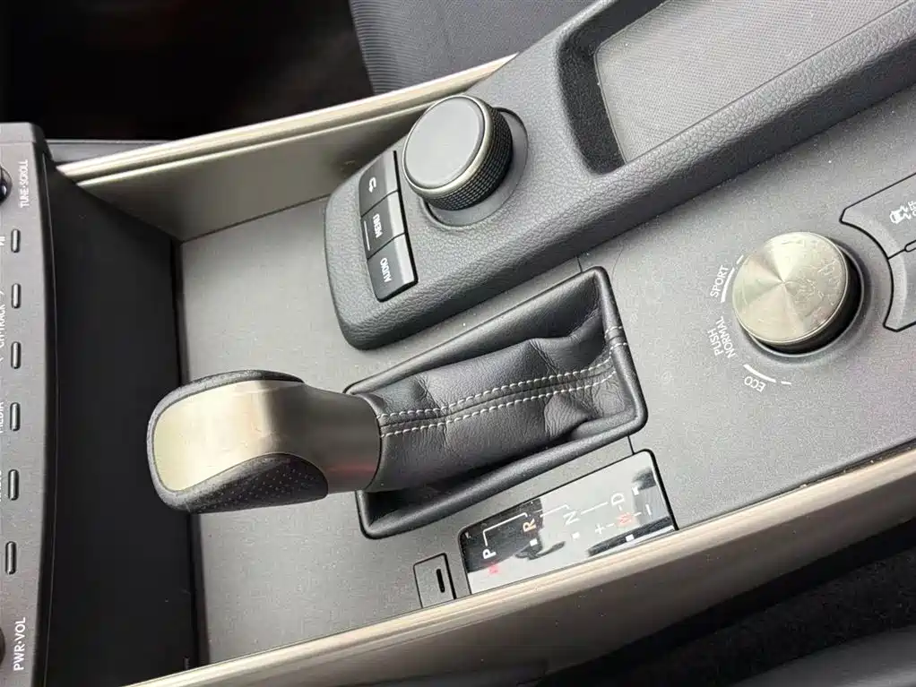Lexus IS 2015 200t F SPORT