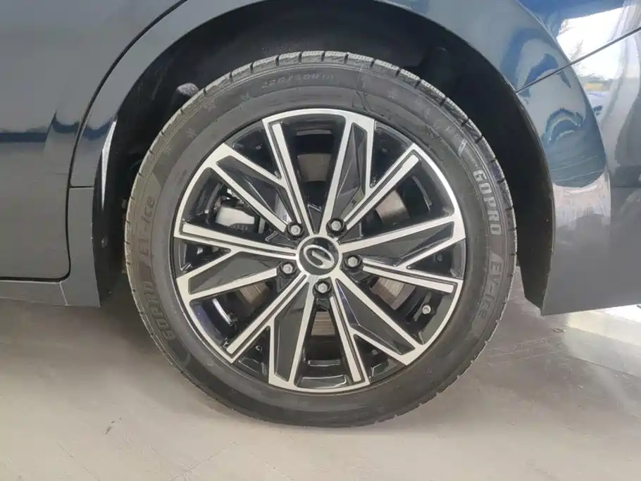 GAC Motor Trumpchi E8 PHEV — миниатюра 6